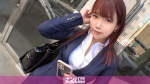 マジ軟派、初撮。 2024 可愛らしい声で保険の営業をしているOLちゃんをナンパ!お堅いと思いきや、気持ちいいこと大好きなすけべ娘でした。ストッキングを裂かれて大量潮吹き!「そこいいっ!そこいいっ!」と騎乗位で自分から腰を振りまくり!